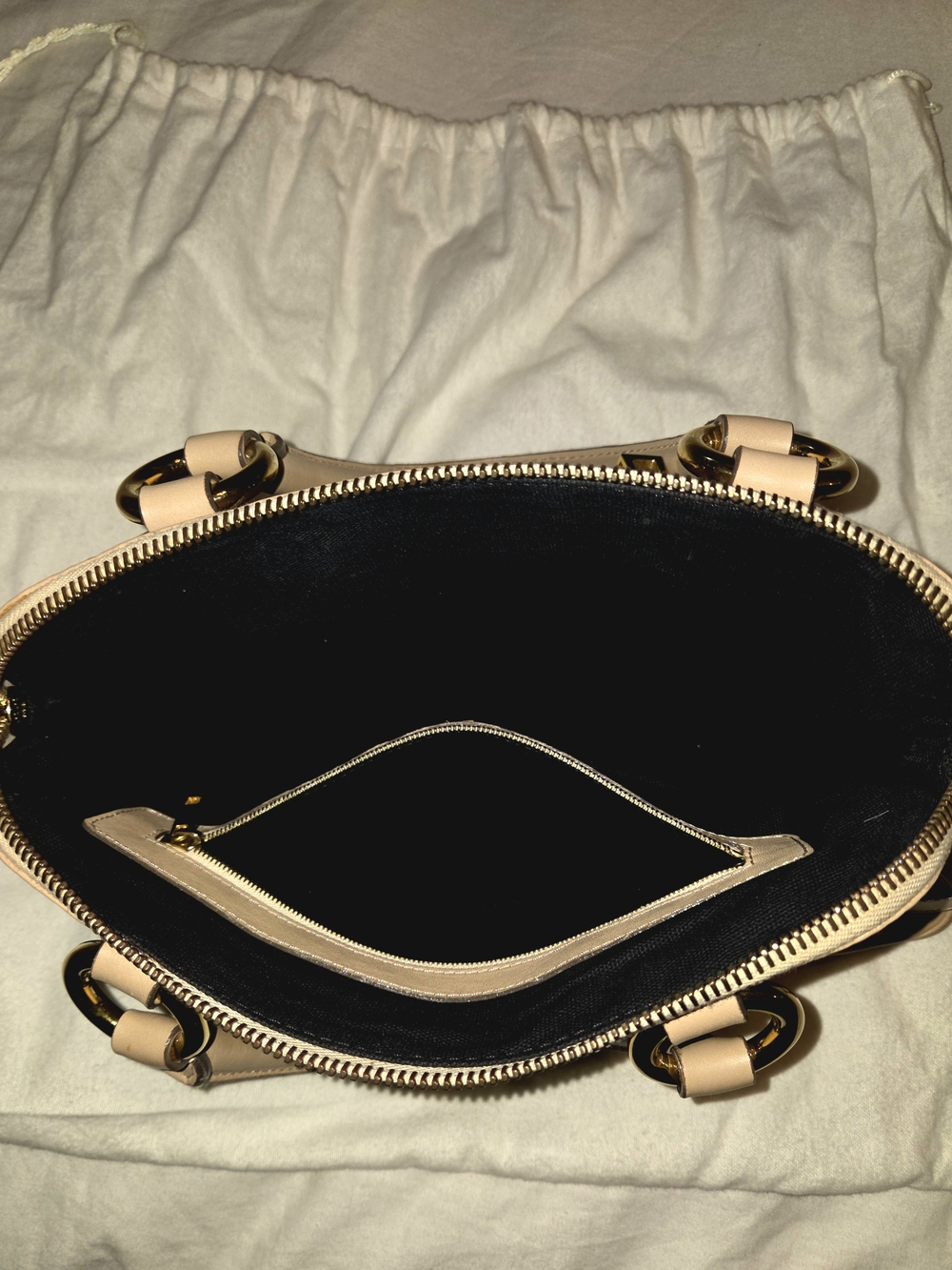 Marc Jacobs Neutral Beige Leather Satchel Handbag with Gold Hardware - Picture 4 of 8